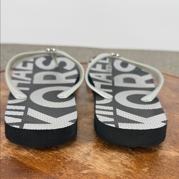 Michael Kors Sandals Wm 10 Signature Black White Logo Flip Flop Thong Beach Dorm - Picture 5 of 11